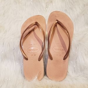 Havaianas light pink flip flops